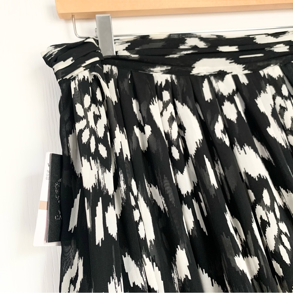 *Snags* NWT Vince Camuto Black and White Printed Chiffon Maxi Skirt - Picture 7 of 12